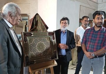 رونمایی از کتیبه نفیس خاتم در شیراز