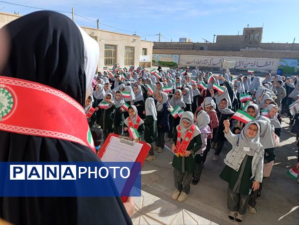 طنین زنگ انقلاب دردبستان خدیجه کبری ابرکوه  