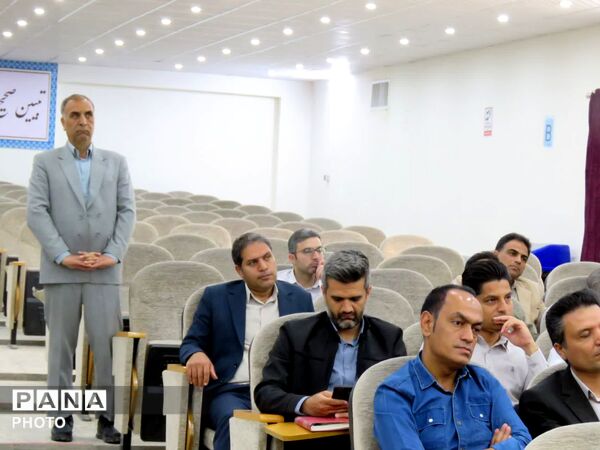 جلسه مدیران مدارس و ناظرین مسابقات خوارزمی در شهرستان خلیل آباد 
