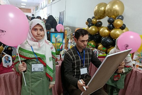 بازدید دانش آموزان ناحیه دو شهرری از نمایشگاه پژوهش اداره کل شهرستانهای استان تهران 