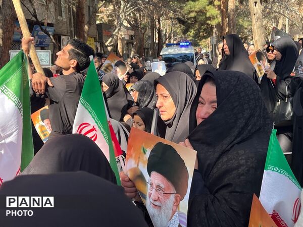 حضور موج چشم گیر مردمی در تشییع پیکر شهید بیت رهبری