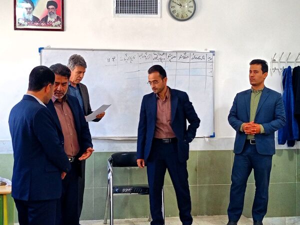 آزمون سنجش در دبیرستان میثاق 