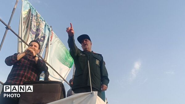 حماسه حضور مردم اصفهان در مسیر میدان آزادی تا گلستان شهدا