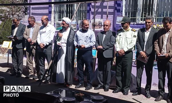 نواختن زنگ جوانه ها با یاد شهدای دانش آموز 