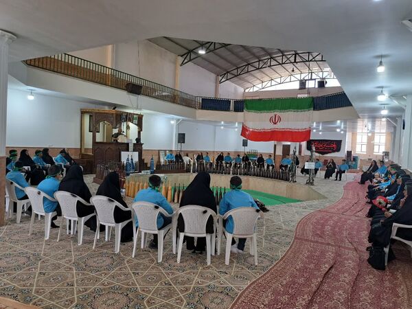 جشنِ تکلیفِ «به وقتِ میهن خدایی» دانش آموزان اشکذری همراه دستبوسی مادر