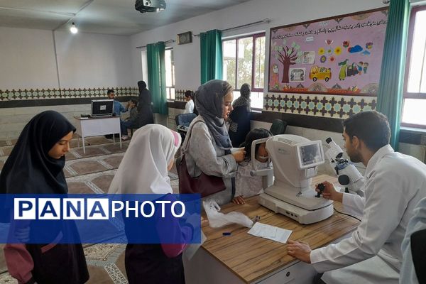 حضور پزشکان خیریه امام حسن عسگری برای غربالگری دانش آموزان دبستان میرشفیعی ها امری جهادی