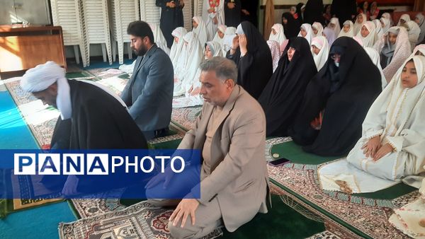 نماز جماعت در دبستان شهید رجبی۲ با حضور مسئولان اداره آموزش و پرورش ناحیه 6