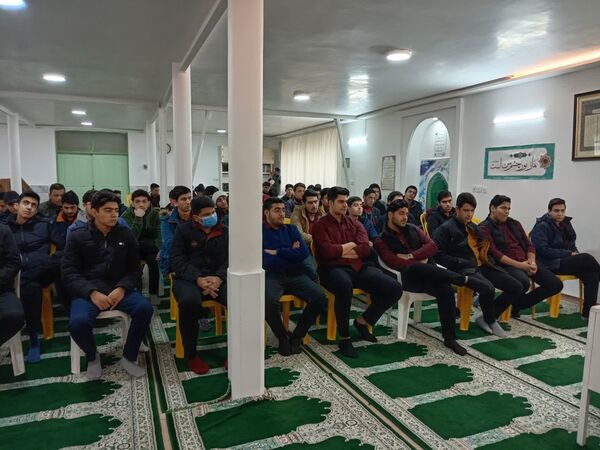 جلسه تجربه گردانی با قبول شدگان کنکور سراسری در دبیرستان نمونه آیت‌الله خامنه‌ای