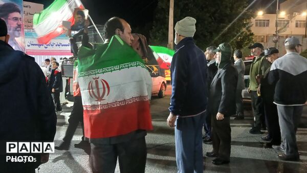 نزدیکی سه ماه ایستادگی مردم در اجتماعات 