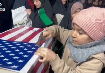 تابوت آمریکا به دستان کودکان گلستان ساخته شد