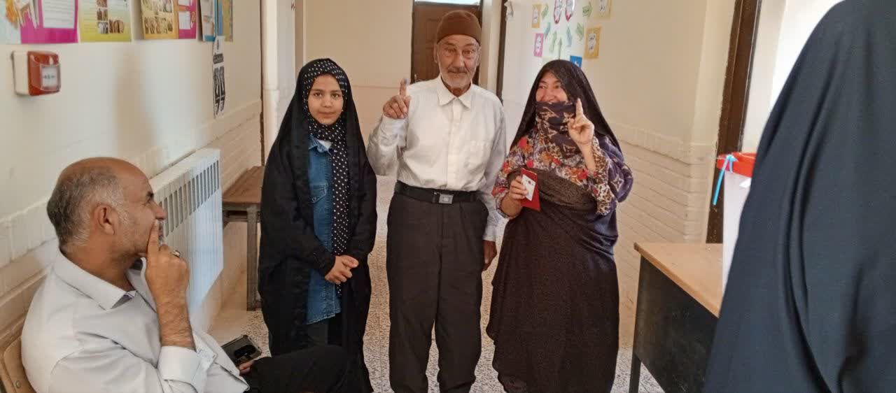 حضور مردم ولایتمدار روستای گزکوه در انتخابات