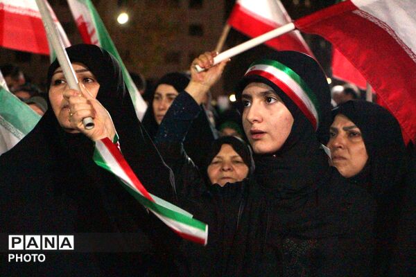 مراسم تشییع پیکر مطهر شهید محمدحسین عزیزی و مادر بزرگوارشان