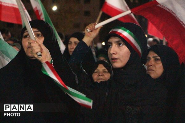 مراسم تشییع پیکر مطهر شهید محمدحسین عزیزی و مادر بزرگوارشان