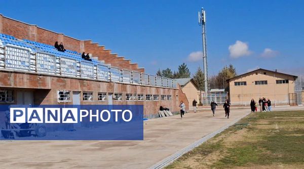 رقابت‌های دو و میدانی دختران متوسطه اول در سالن عالیپور کوهدشت 