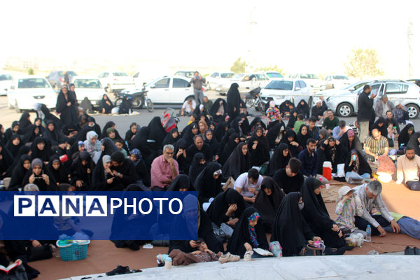 زمزمه عاشقانه دعای عرفه در یادمان 14 شهید گمنام کوه خضر نبی(ع)