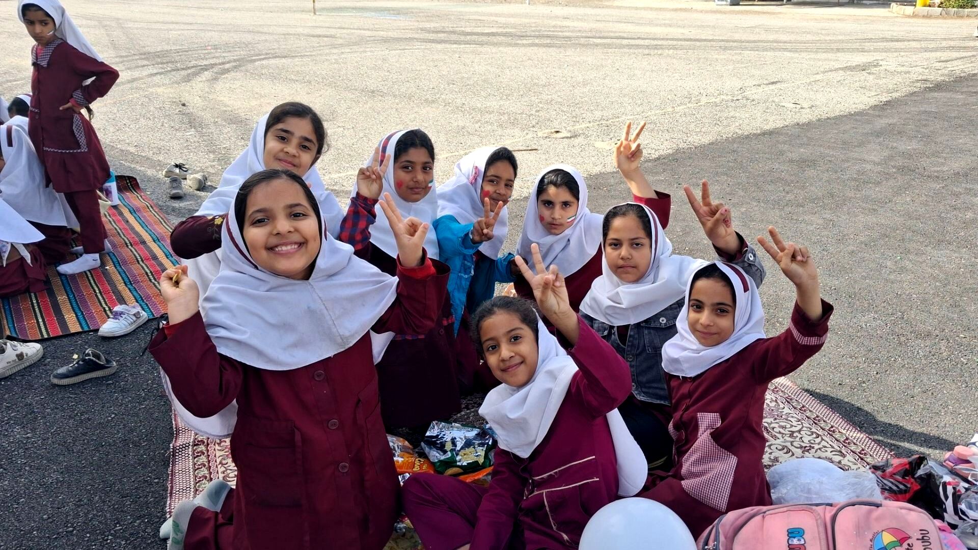 «آش انقلاب» در دبستان استقلال حاجی‌آباد