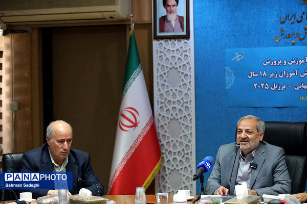 مراسم بدرقه تیم‌های ملی فوتسال دانش‌آموزی پسران و دختران ایران به رقابت‌های جام جهانی