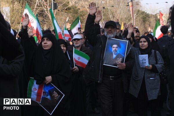 بیعت مردم تهران با سومین رهبر انقلاب