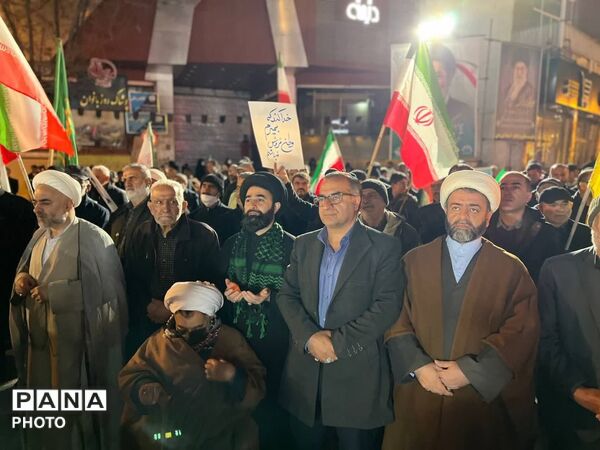 مردم فیروزکوه اجتماع امشب را در کنار دو مهمانانشان گذراندند