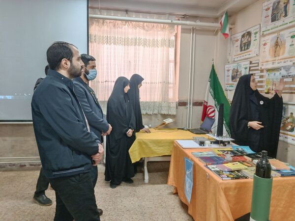 حضور فعال دانش‌آموزان در برپایی مدرسه انقلاب  در دبیرستان نمونه دولتی مولود کعبه