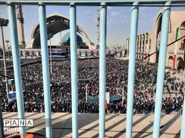 اولین روز وداع با شکوه با رهبر شهید و خانواده بزرگوارشان 