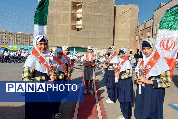 افتتاحیه پویش سلامت دهان و دندان و اجرای طرح وارنیش فلوراید در منطقه کهریزک 