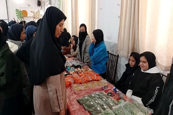 برپایی نمایشگاه و بازارچه کارو فناوری در دبیرستان شهید مجید دهنوی نیشابور