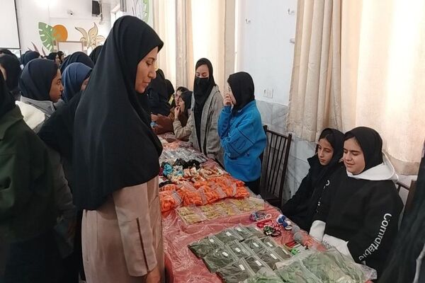 برپایی نمایشگاه و بازارچه کارو فناوری در دبیرستان شهید مجید دهنوی نیشابور