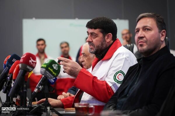 ایستادگی کادر درمان در حملات موشکی معادلات دشمن را برهم زد/ پیگیری حقوقی حملات اخیر در مجامع بین‌الملل