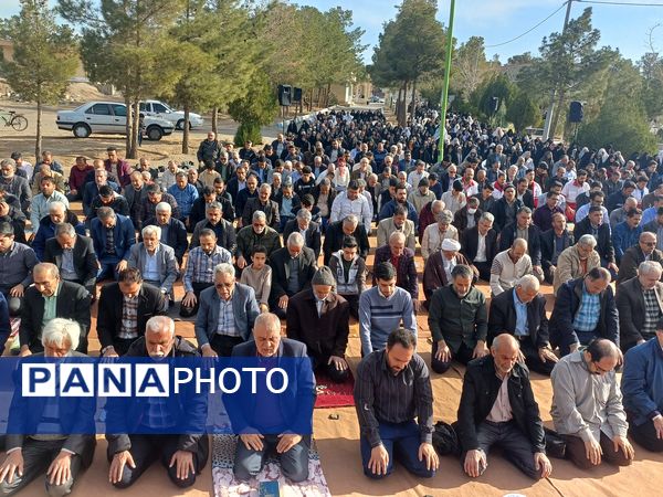 نماز عید فطر در گلزار شهدا شهرستان کوهپایه