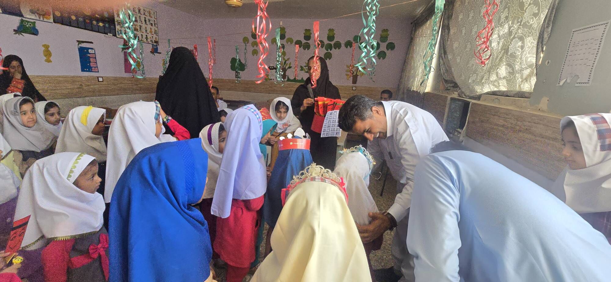 مهر در مدارس لاشار و گلشن با رصد آموزشی و زنگ مقاومت آغاز شد