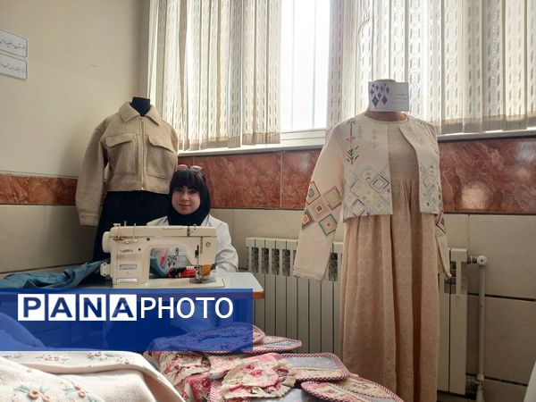 برگزاری نمایشگاه ایده‌های تحول آفرین در دبیرستان الگونه ناحیه ۳ شیراز