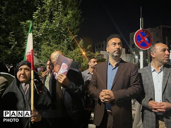 حضور دختران انقلابی در چهل و نهمین شب بیعت با رهبری