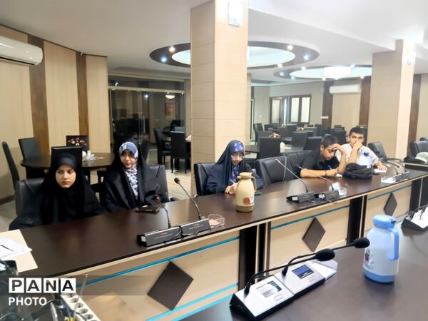 جلسه توجیهی و آموزشی دانش‌آموزان خبرنگار پانا اعزامی  استان البرز به مراسم وداع و تشییع قائد امت 