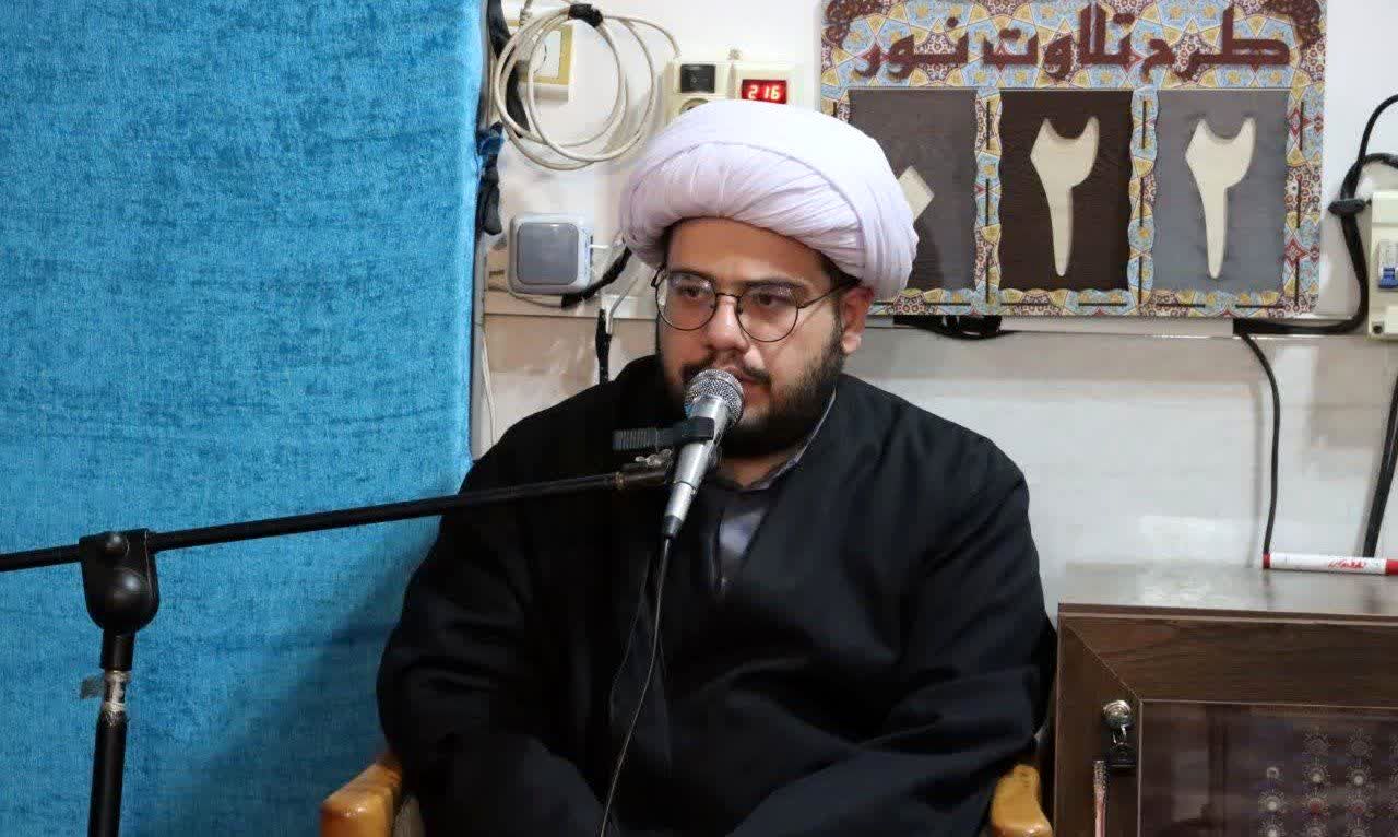 مسجد حسین‌آباد ماهدشت با ختم روزانه قرآن، دل‌ها را به هم پیوند می‌زند