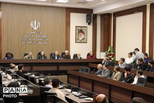 نشست معاون وزیر فرهنگ و ارشاد اسلامی با جامعه هنری تربت حیدریه 