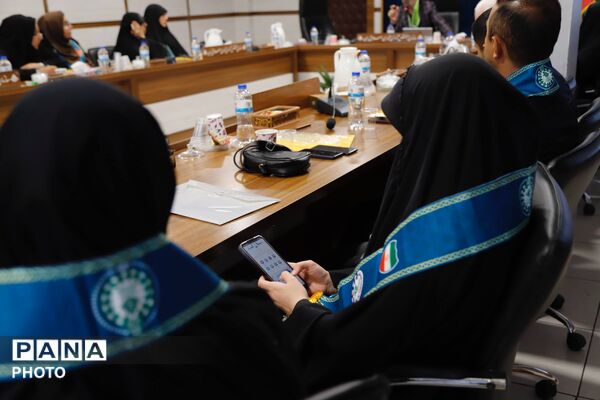 نشست هم‌اندیشی مسئولان دانش‌آموزی تهران با محور آموزش مربیان و مدیریت مصرف انرژی