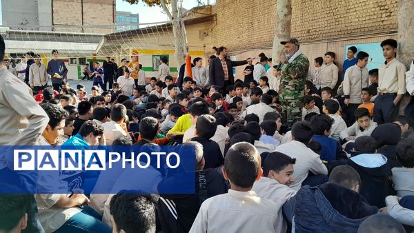 حضور خواهر شهید و راوی جنگ در مدرسه ابوریحان بیرونی 