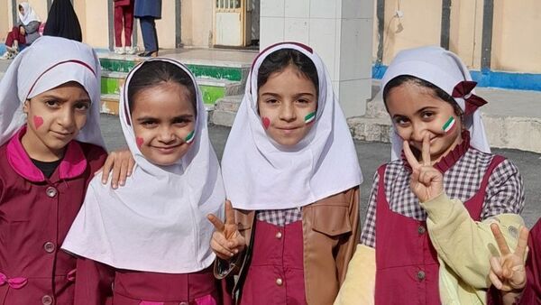 «آش انقلاب» در دبستان استقلال حاجی‌آباد