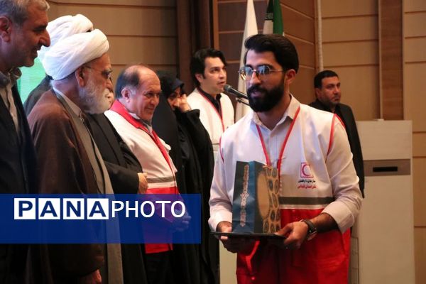 تجلیل از خیرین، پیشکسوتان و داوطلبان فعال جمعیت هلال احمر شهرستان جاجرم 