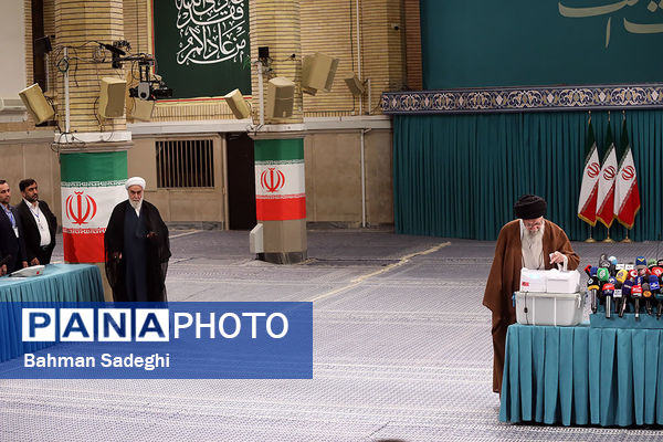 حضور رهبر معظم انقلاب در رای گیری مرحله‌ دوم انتخابات مجلس
