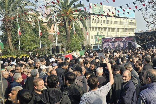 مراسم تشییع پیکر هفت شهید گمنام در رشت