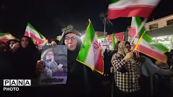حماسه حضور مردم در جشن میلاد امام مهربانی ها