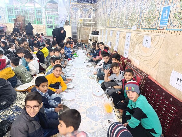 مسجد حسین‌بن‌علی (ع) میزبان لبخند دانش‌آموزان در جشن میلاد دو امام