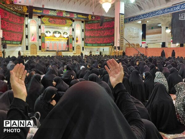 مراسم عزادای بانوان در حرم حضرت معصومه(س)