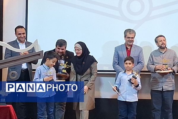 تجلیل از برگزیدگان جشنواره بزرگ جوانه در مجتمع آموزشی و فرهنگی علوم پزشکی شیراز 