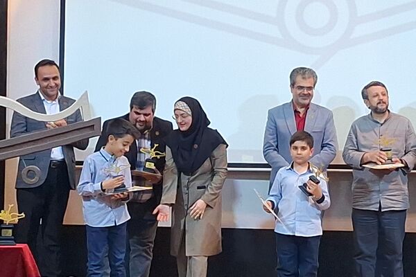 تجلیل از برگزیدگان جشنواره بزرگ جوانه در مجتمع آموزشی و فرهنگی علوم پزشکی شیراز 