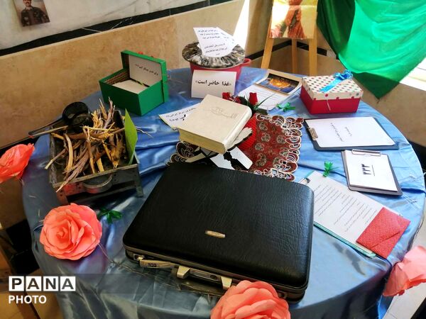 نمایشگاه ابتکارات تربیتی مربیان طرح امین مدارس قم