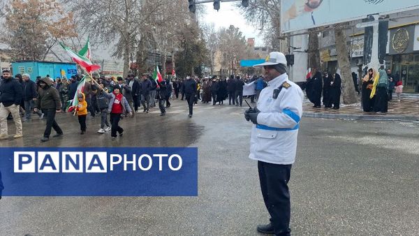 حضور خادمان امنیت در راهپیمایی ۲۲ بهمن