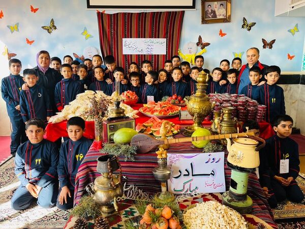 مراسم بزرگداشت ولادت حضرت فاطمه (س) و روز مادر در آموزشگاه پسرانه علاقبندنیا
